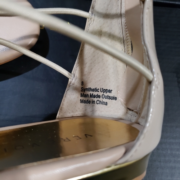 Very Volatile Clea Beige New in Box Size 8 - Picture 2 of 7